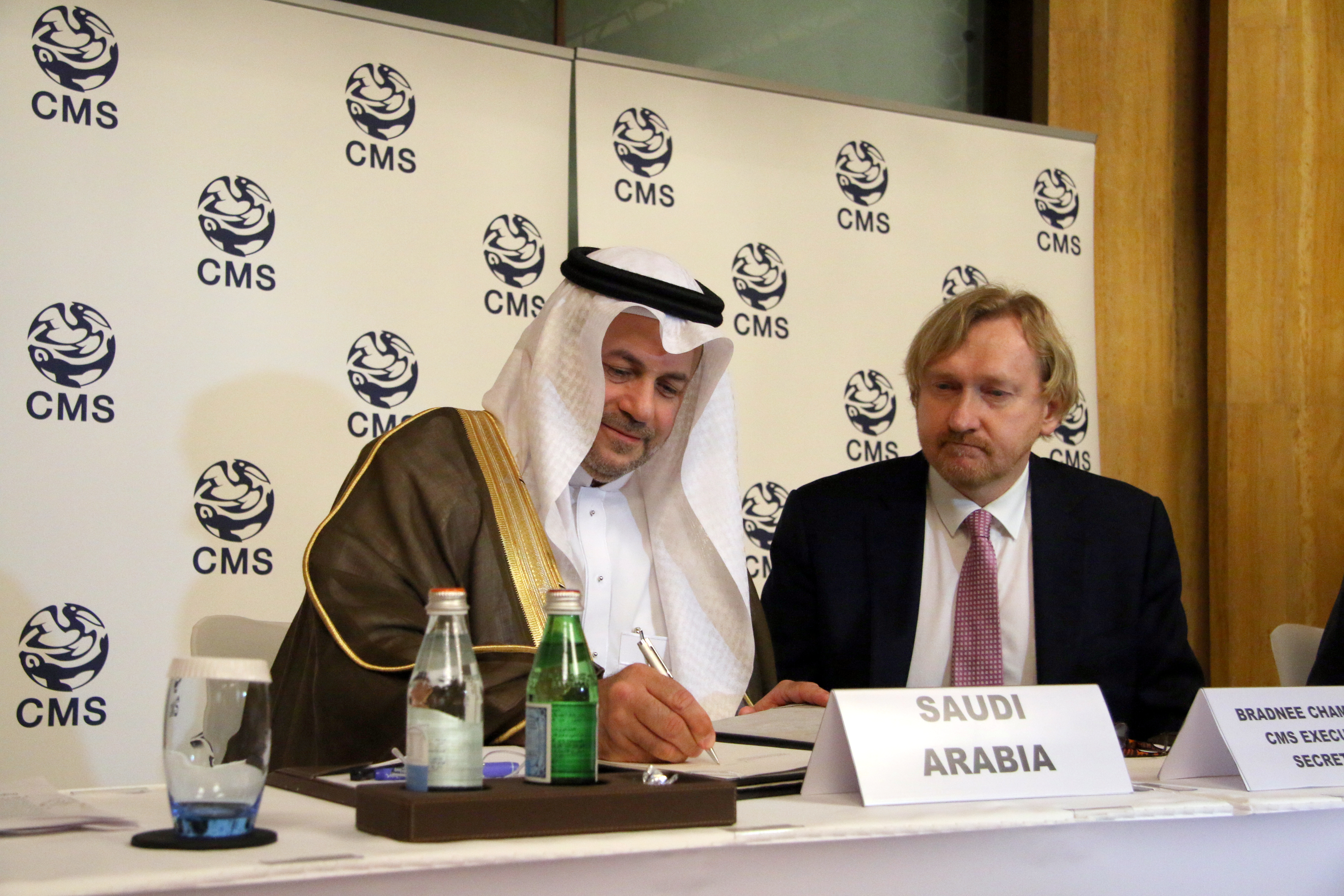 Dr. Hany Tatwany, Vice President of the Saudi Wildlife Authority, signs the Sharks MOU on behalf of the Kingdom of Saudi Arabia; photo credits: Heidrun Frisch-Nwakanma  