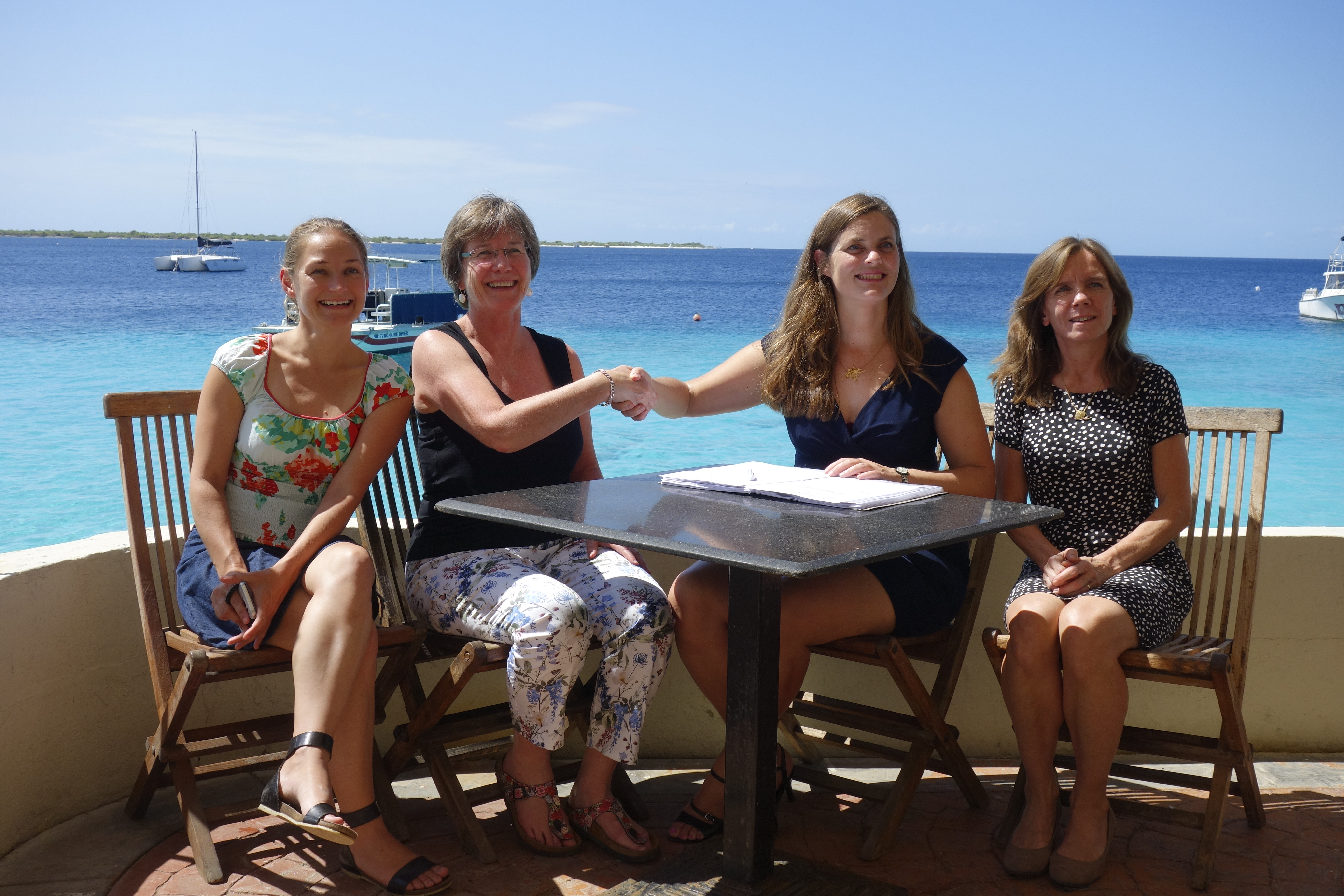 The Dutch Elasmobranch Society signs the MOU as Cooperating Partner