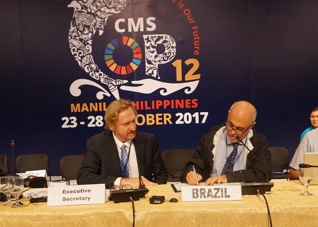 Mr. José Pedro de Oliveira Costa, State Ministry of Environment signing the Sharks MoU on behalf of Brazil © Aydin Bahramlouian