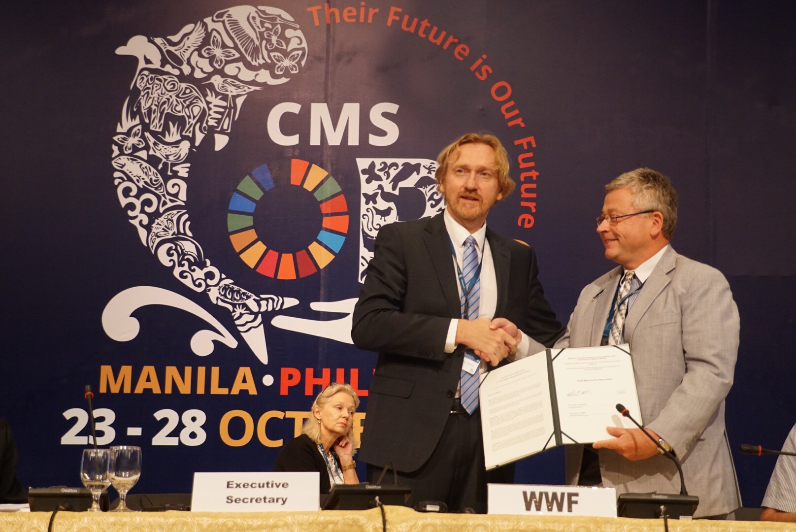 Dr Colman O’Criodain signing the Sharks MOU on behalf of WWF © Aydin Bahramlouian