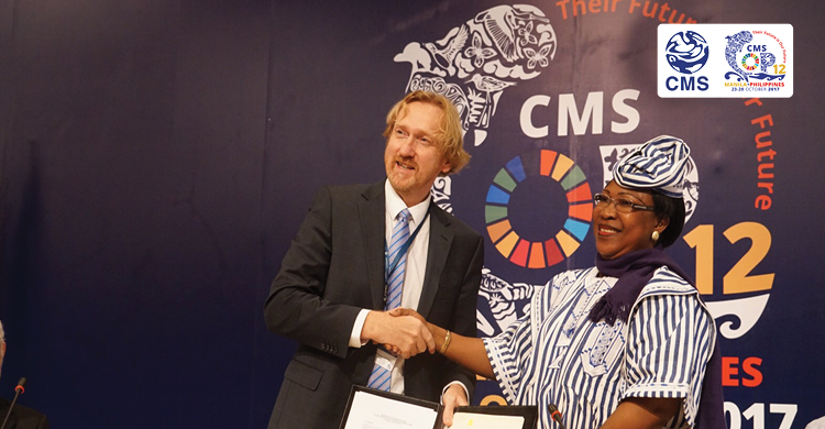 Dr. Bradnee Chambers congratulating Professor Germaine Ouedraogo Bouda on signing the Raptors MOU on behalf of Burkina Faso © Aydin Bahramlouian 